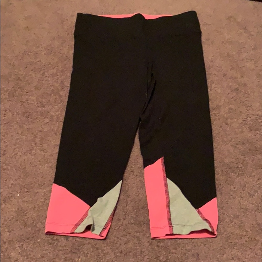 Victoria’s Secret Pink Cropped Leggings